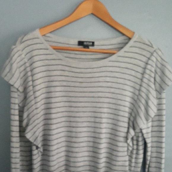 Ladies Sweater - Picture 4 of 5